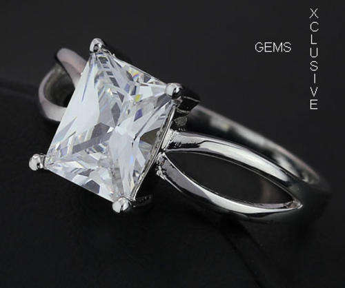 * R35 POSTAGE* 18K WHITE GOLD PLATED SIMULATED DIAMOND LADIES RING