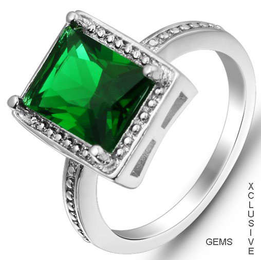 * DAZZLING 18K WHITE GOLD PLATED SIMULATED EMERALD LADIES RING