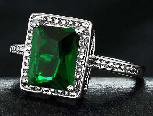 LOCALLY IN STOCK* 18K WHITE GOLD PLATED SIMULATED PERIDOT LADIES RING