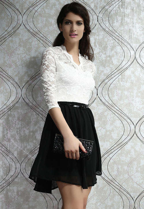 BEAUTIFUL BLACK & WHITE CONTRAST WITH LACE DETAIL SKATER DRESS