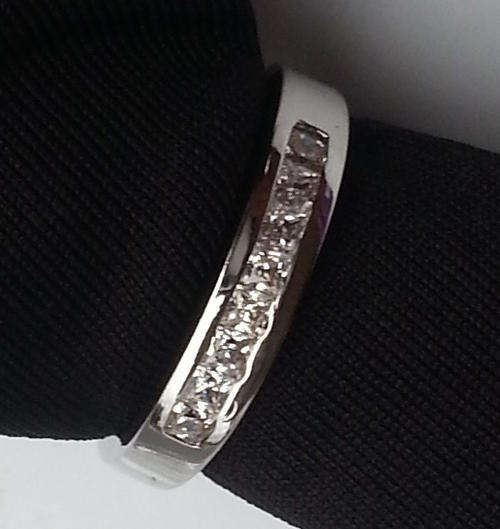 LOCALLY IN STOCK* 18K WHITE GOLD PLATED SIMULATED DIAMOND RING