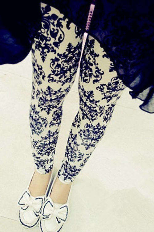 PRETTY PORCELAIN PRINT LEGGINGS