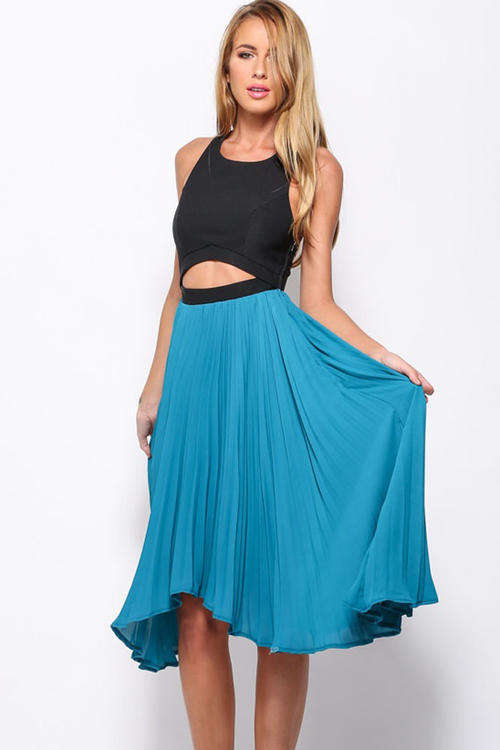 PRETTY PLEATED SKIRT & CENTRE CUT AWAY DETAIL MIDI DRESS