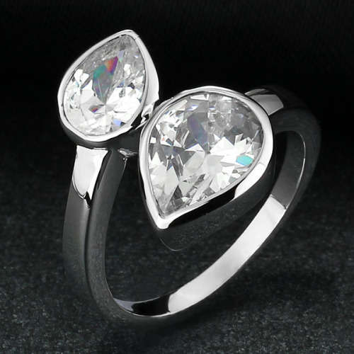 *LOCALLY IN STOCK** Beautiful Simulated Diamond 18K White Gold Plated Ladies Dress Ring