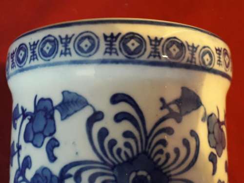 STUNNING ANTIQUE ORIENTAL BLUE AND WHITE UNDERGLAZE CERAMIC LIDDED JAR, MARKED