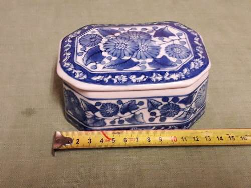 VINTAGE  ORIENTAL BLUE AND WHITE SQUARE LIDDED BOWL, MARKED GENUINE MING BLUE