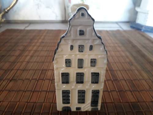 VINTAGE KLM DELFT BLUE HOUSE NO. 53, SEALED AND STILL FULL
