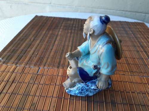 VINTAGE SHIWAN CHINESE MUDMAN FIGURINE WITH MARKING AT THE BASE