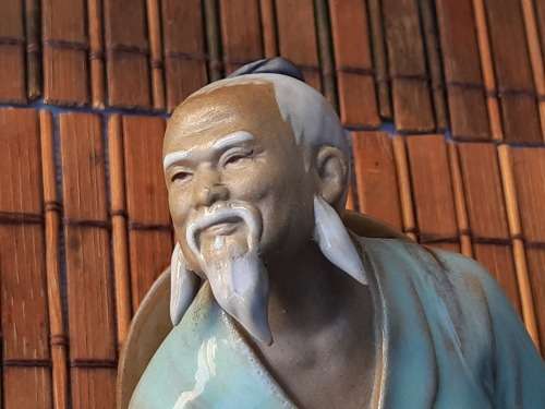 VINTAGE SHIWAN CHINESE MUDMAN FIGURINE WITH MARKING AT THE BASE