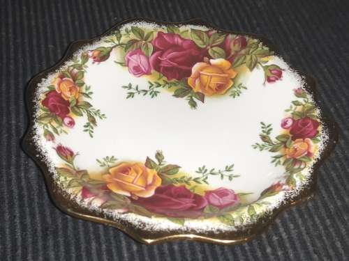 BEAUTIFUL ROYAL ALBERT OLD ENGLISH ROSE SCALLOPED TRINKET DISH/MINI PLATE