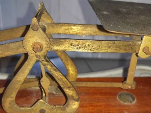 ANTIQUE WOOD AND BRASS POSTAL SCALE WITH WEIGHTS