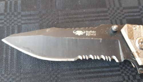 BUFFALO RIVER FOLDING KNIFE, MILITARY FATIGUE HANDLE AND BLACK BLADE