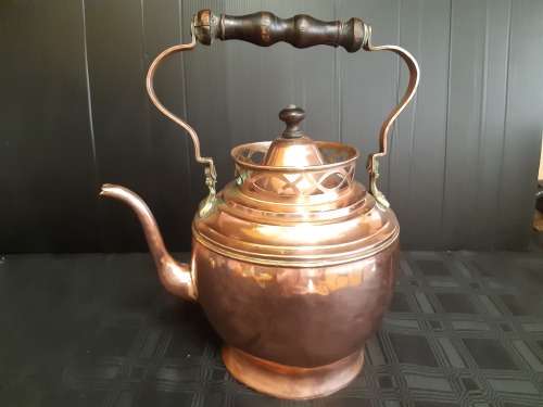 ANTIQUE HIGHLY COLLECTIBLE LARGE COPPER KETTLE