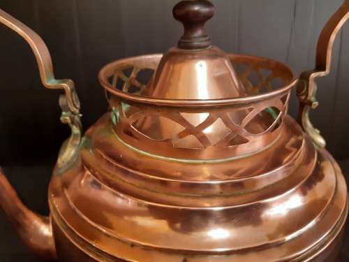 ANTIQUE HIGHLY COLLECTIBLE LARGE COPPER KETTLE