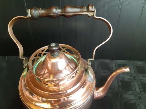 ANTIQUE HIGHLY COLLECTIBLE LARGE COPPER KETTLE