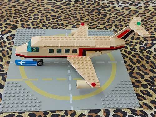 VINTAGE LEGO AIRLINER WITH HELIPAD