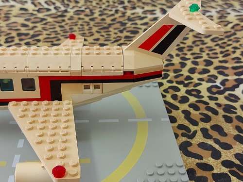 VINTAGE LEGO AIRLINER WITH HELIPAD