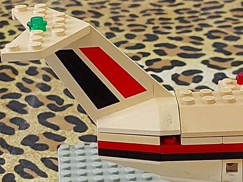 VINTAGE LEGO AIRLINER WITH HELIPAD