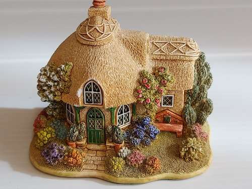 QUAINT LITTLE LILLIPUT LANE HOUSE - EMERALD COTTAGE