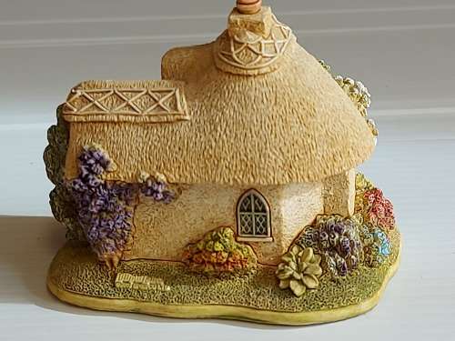 QUAINT LITTLE LILLIPUT LANE HOUSE - EMERALD COTTAGE