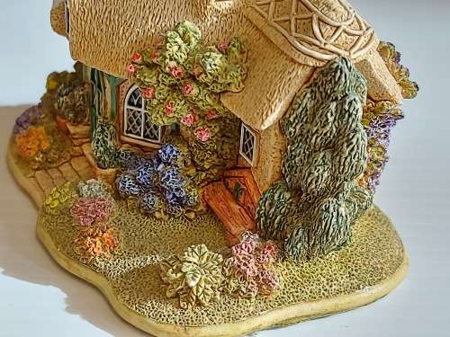 QUAINT LITTLE LILLIPUT LANE HOUSE - EMERALD COTTAGE