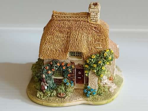 QUAINT LITTLE LILLIPUT LANE HOUSE - ROSE BOUQUET
