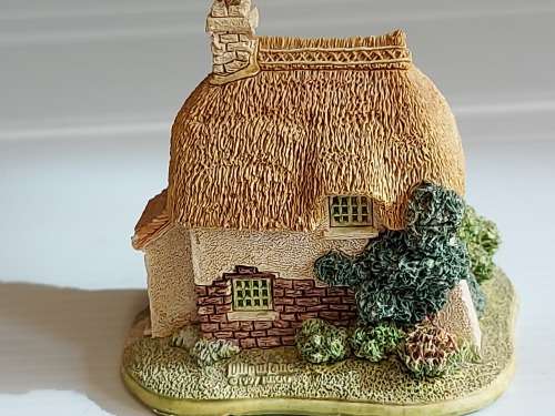 QUAINT LITTLE LILLIPUT LANE HOUSE - ROSE BOUQUET