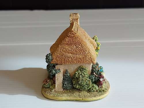 QUAINT LITTLE LILLIPUT LANE HOUSE - ROSE BOUQUET