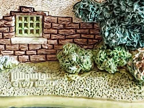 QUAINT LITTLE LILLIPUT LANE HOUSE - ROSE BOUQUET