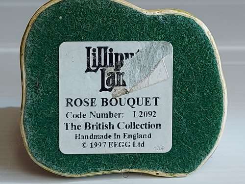 QUAINT LITTLE LILLIPUT LANE HOUSE - ROSE BOUQUET