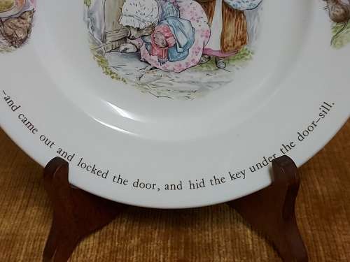 BEAUTIFUL VINTAGE WEDGWOOD ORIGINAL BEATRIX POTTER MRS TIGGY-WINKLE SALAD PLATE