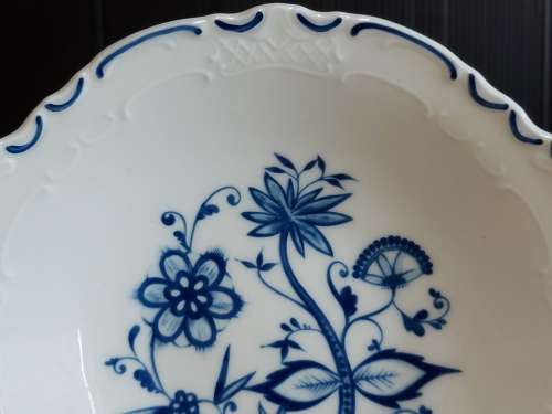 AWESOME  ZWIEBELMUSTER PORCELAIN TWIN HANDLED PLATE