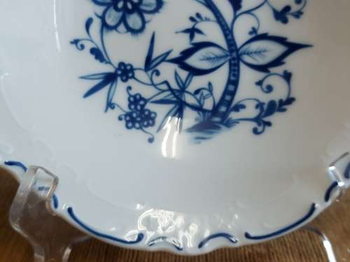 AWESOME  ZWIEBELMUSTER PORCELAIN TWIN HANDLED PLATE