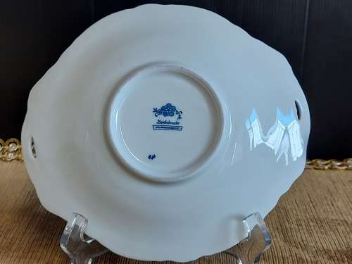 AWESOME  ZWIEBELMUSTER PORCELAIN TWIN HANDLED PLATE