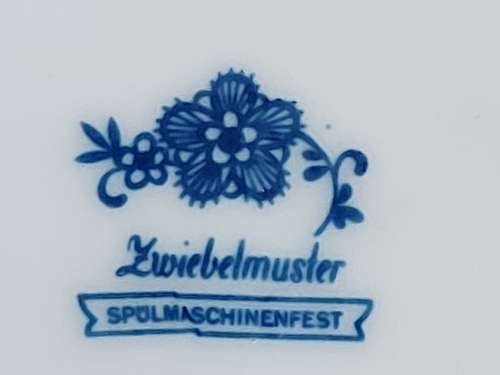 AWESOME  ZWIEBELMUSTER PORCELAIN TWIN HANDLED PLATE