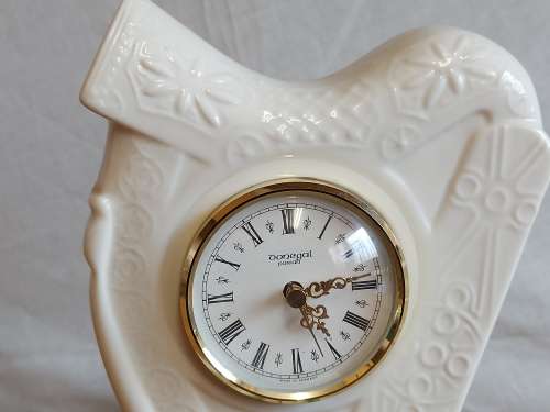 VINTAGE RARE HAND CRAFTED DONEGAL PARIAN IRISH CHINA HARP SHAPED MANTEL CLOCK, NOT TESTED