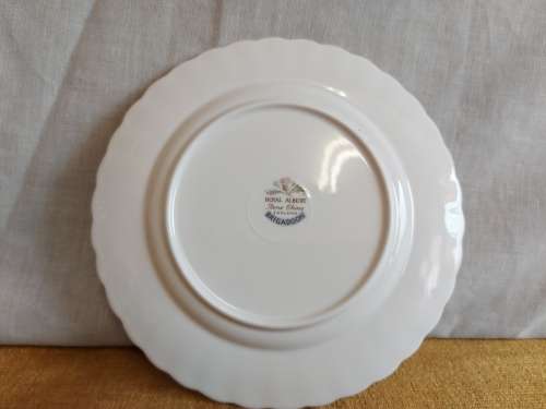 BEAUTIFUL ROYAL ALBERT BONE CHINA BRIGADOON TEA TRIO