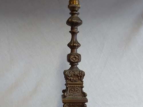 GREAT FIND!  ANTIQUE BAROQUE STYLE 40 CM TALL SPELTER TABLE LAMP, WORKING