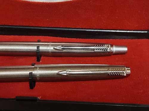 VINTAGE PARKER STAINLESS STEEL BOXED SET OF A BALL POINT PEN AND  PENCIL