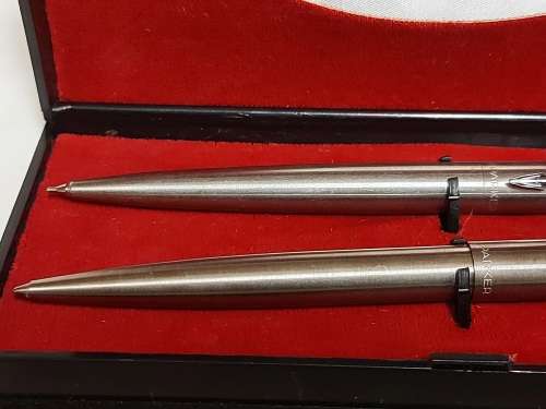 VINTAGE PARKER STAINLESS STEEL BOXED SET OF A BALL POINT PEN AND  PENCIL