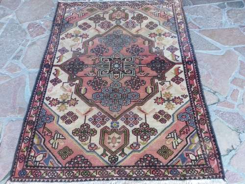 BEAUTIFUL VINTAGE HAND-KNOTTED PURE WOOL PERSIAN CARPET