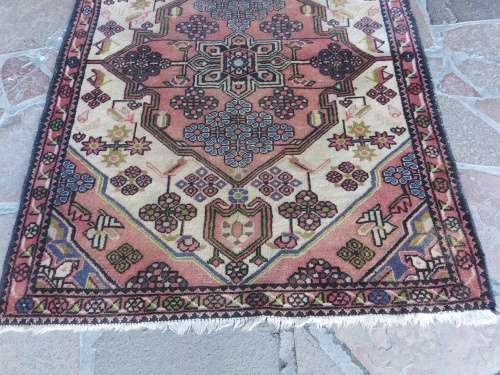 BEAUTIFUL VINTAGE HAND-KNOTTED PURE WOOL PERSIAN CARPET