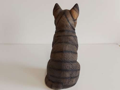 EXQUISITE VINTAGE HARVEY KNOX STRIPED CAT FIGURINE WITH GLASS EYES