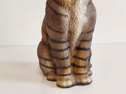 EXQUISITE VINTAGE HARVEY KNOX STRIPED CAT FIGURINE WITH GLASS EYES