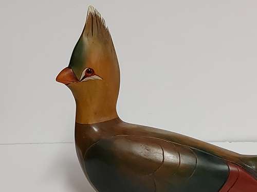 HIGHLY COLLECTIBLE LIMITED EDITION KNYSNA LOERIE BY FEATHERS OF KNYSNA, HAND CARVED AND PAINTED