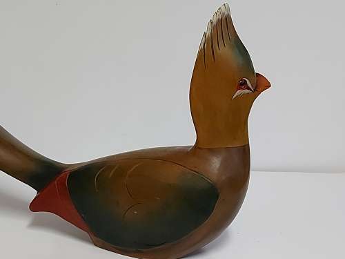 HIGHLY COLLECTIBLE LIMITED EDITION KNYSNA LOERIE BY FEATHERS OF KNYSNA, HAND CARVED AND PAINTED