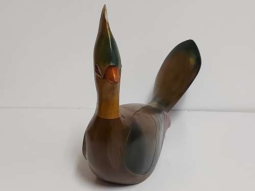 HIGHLY COLLECTIBLE LIMITED EDITION KNYSNA LOERIE BY FEATHERS OF KNYSNA, HAND CARVED AND PAINTED