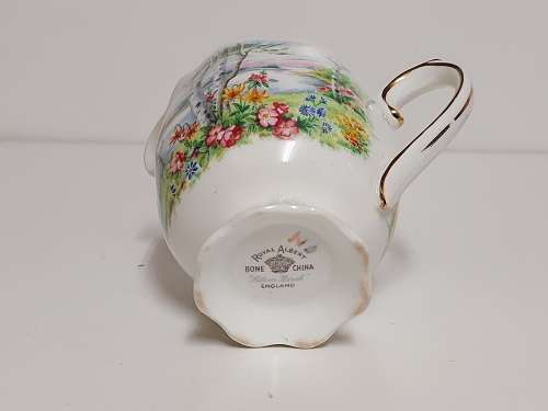 STUNNING ROYAL ALBERT SILVER BIRCH BONE CHINA CREAMER