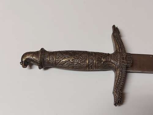 ORIENTAL DAGGER WITH A BRASS/BRONZE EAGLE MOTIF HILT AND A SOLID CHINA STAINLESS STEEL BLADE