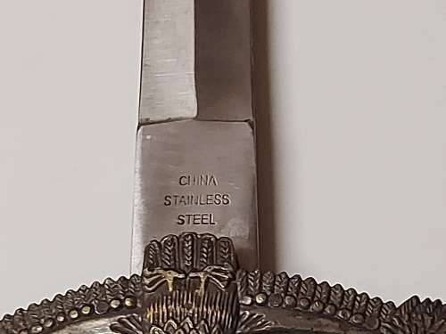 ORIENTAL DAGGER WITH A BRASS/BRONZE EAGLE MOTIF HILT AND A SOLID CHINA STAINLESS STEEL BLADE